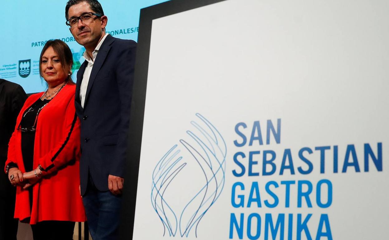 La directora de San Sebastián Gastronomika, Roser Torras y el director del Basque Culinary Center, Joxe Mari Aizega.