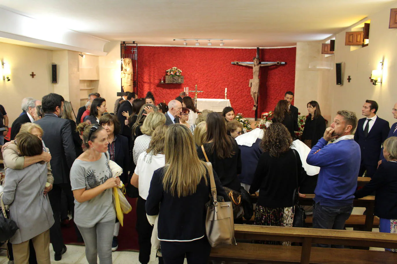 Llegada del féretro al centro escolar.