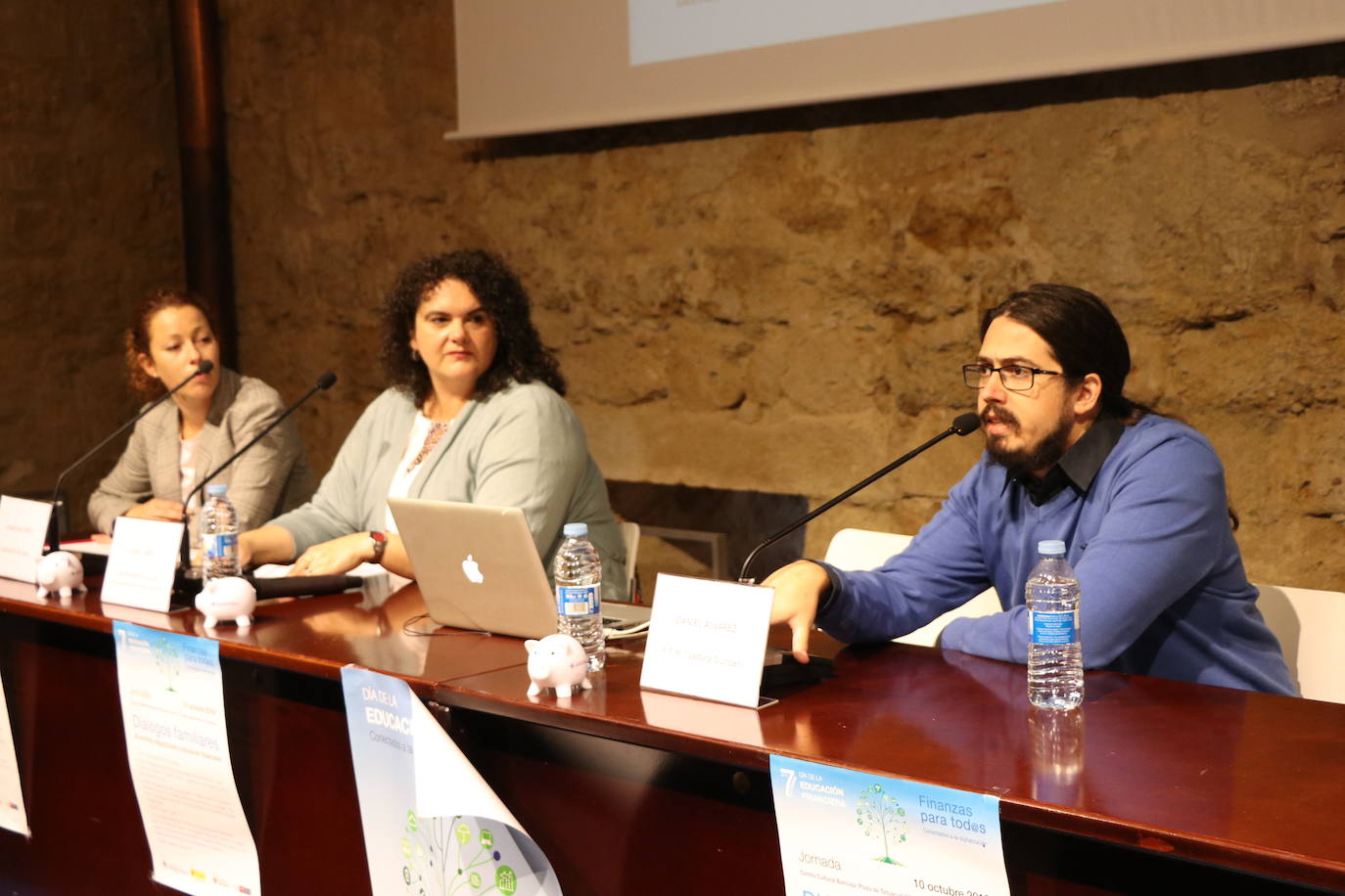 Fotos: Jornadas &#039;Diálogos familiares. Exclusión financiera y entendimiento consciente&#039;