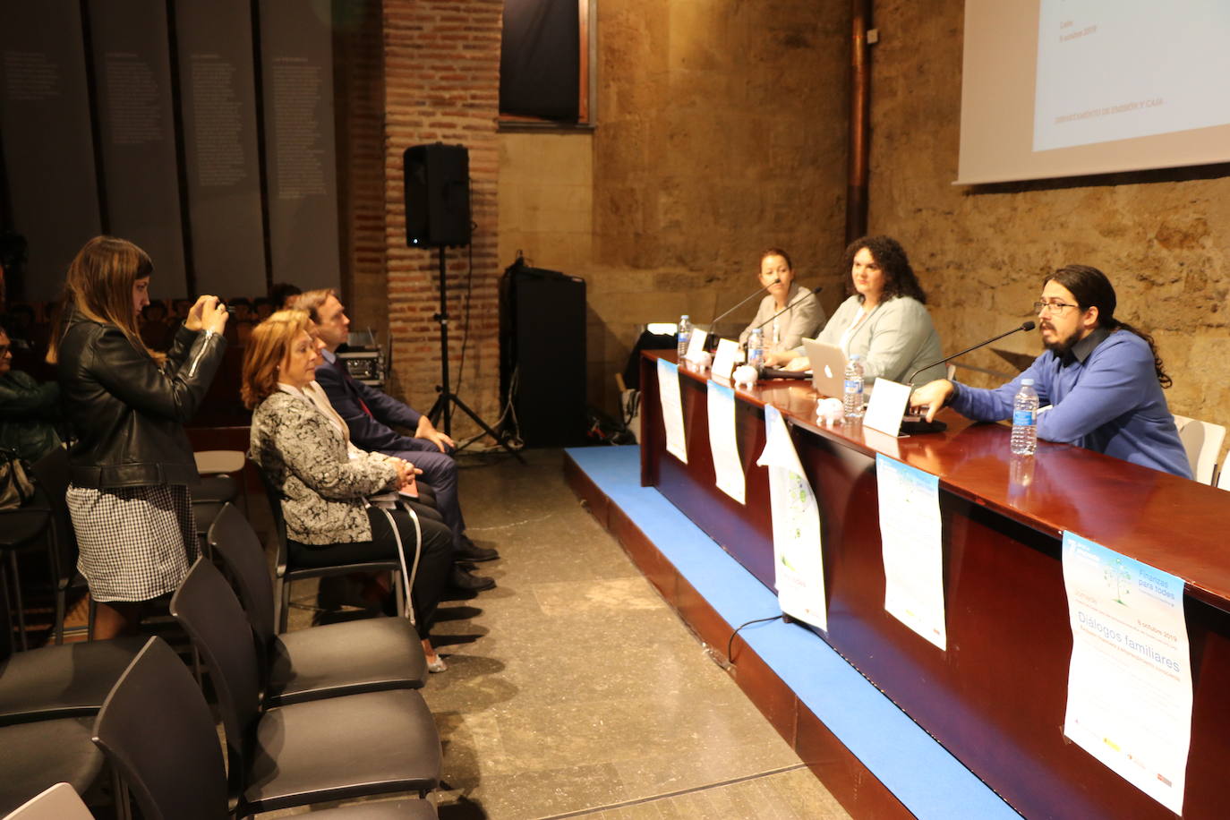 Fotos: Jornadas &#039;Diálogos familiares. Exclusión financiera y entendimiento consciente&#039;