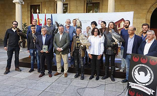 Galería. Foto de familia en el Palacio de los Guzmanes.
