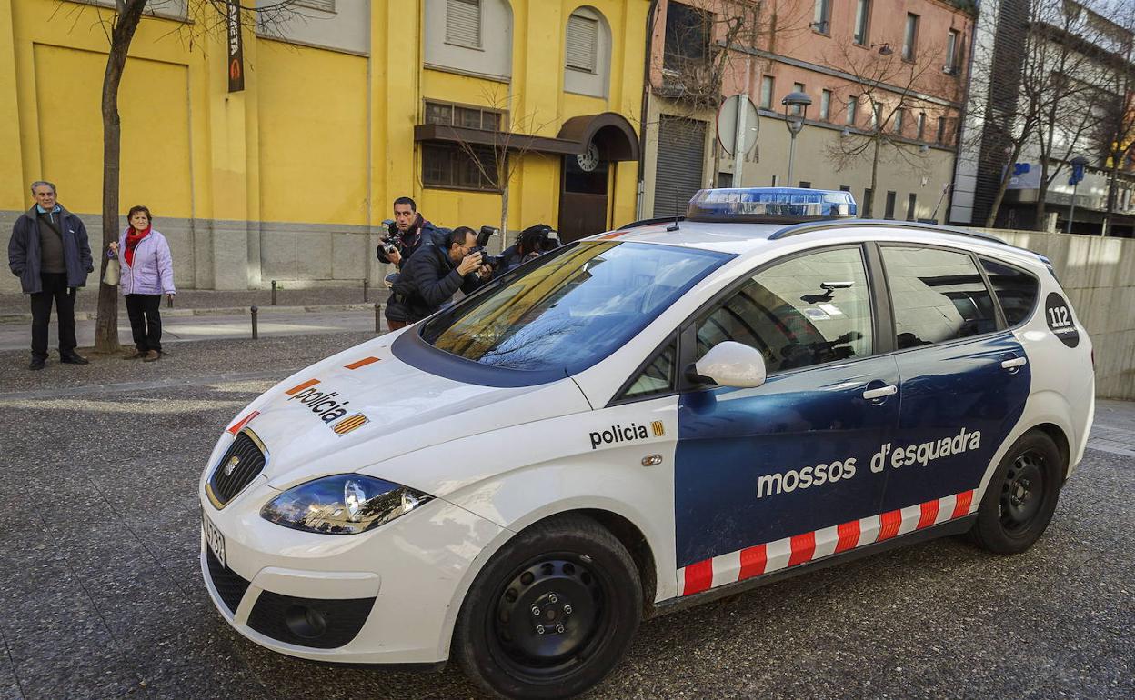 Un ocche de los Mossos d'Esquadra. 