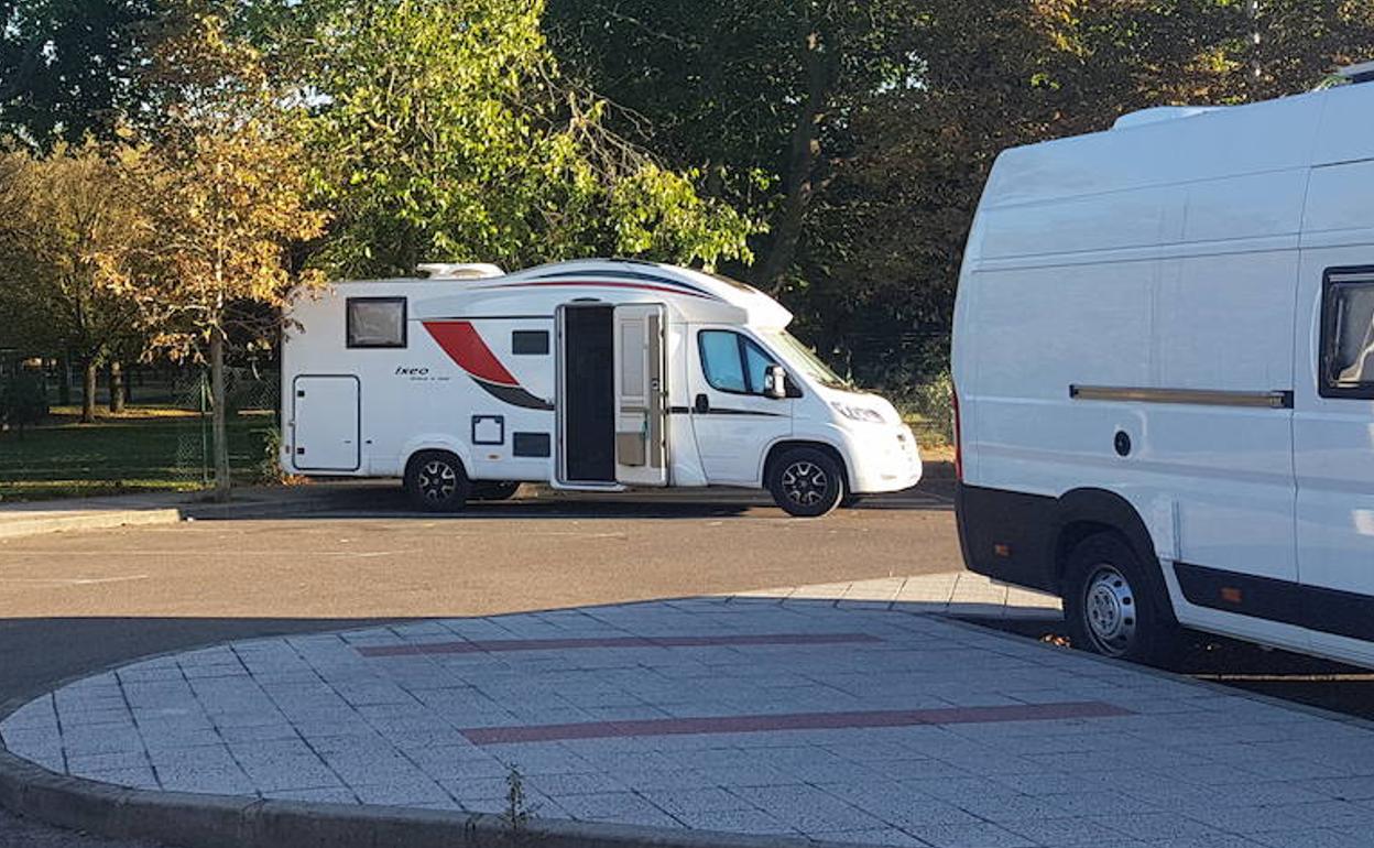 Ciudadanos pide acondicionar un párking de autocaravanas junto al parque la Granja