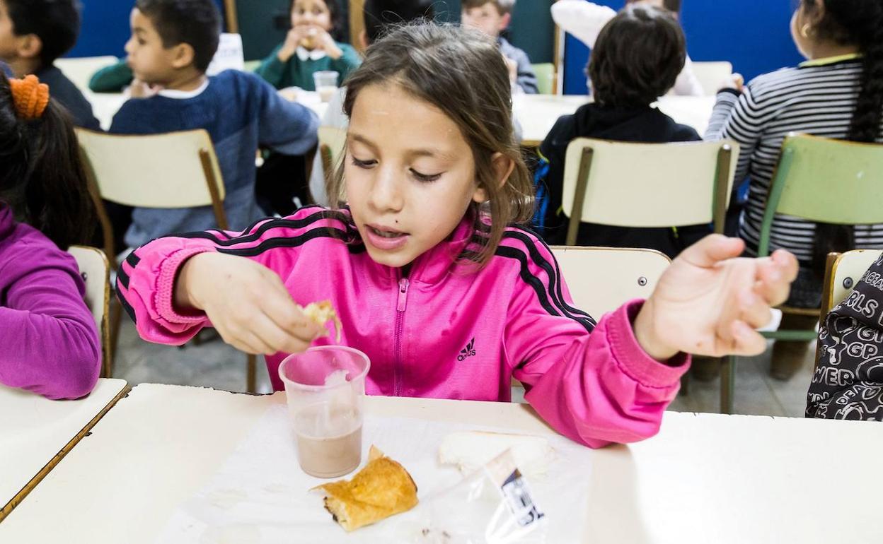 La Obra Social la Caixa consiguen 11.000 litros de leche para el banco de alimentos de León