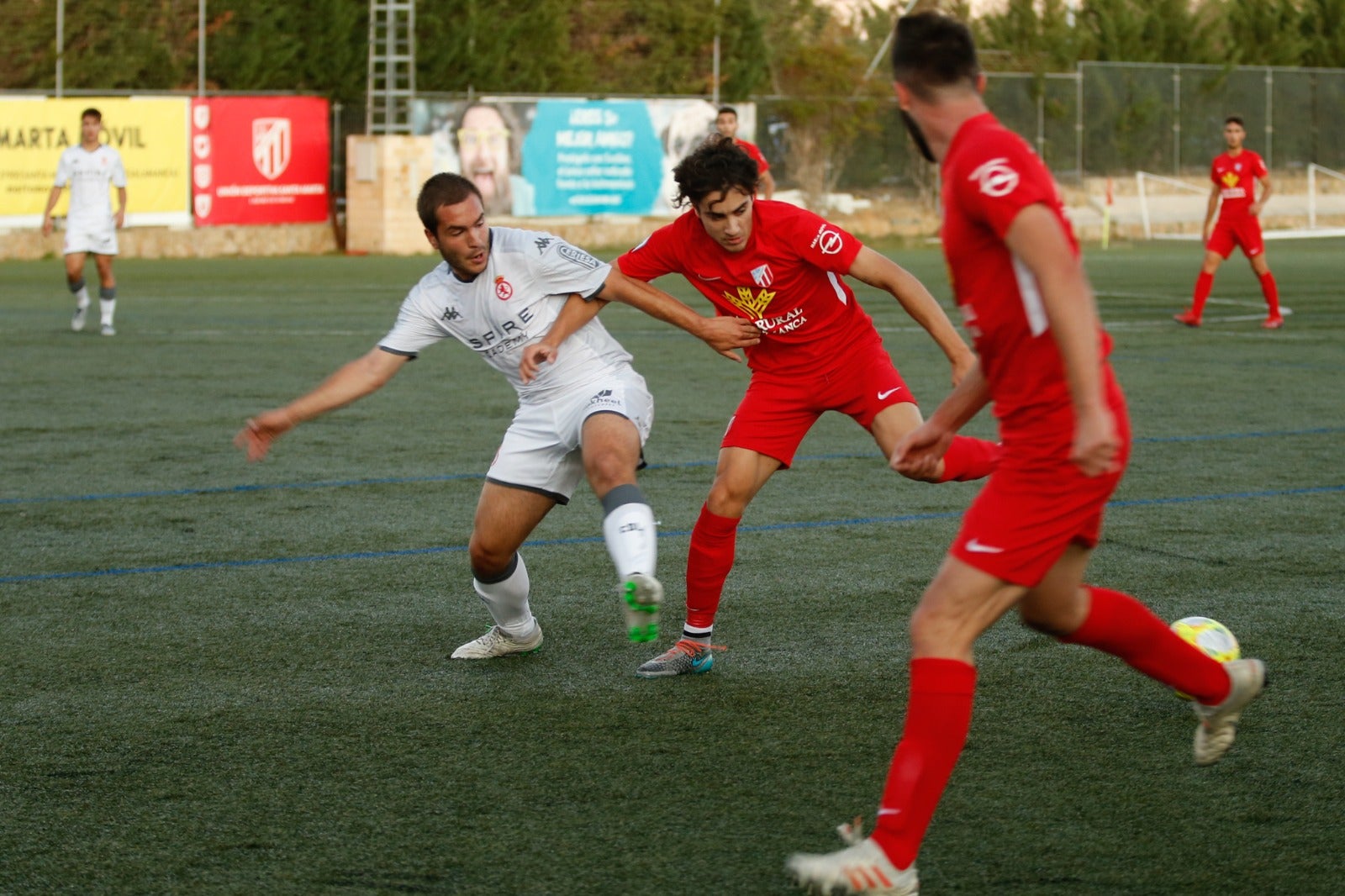 El filial culturalista suma un punto en la visita a Santa Marta de Tormes tras fallar un penalti en el tramo final del choque.