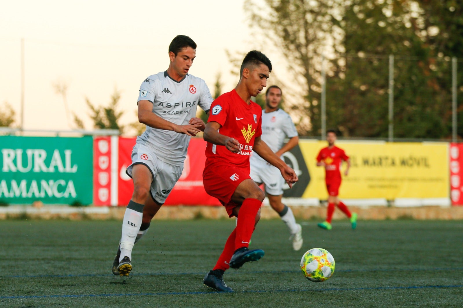 El filial culturalista suma un punto en la visita a Santa Marta de Tormes tras fallar un penalti en el tramo final del choque.