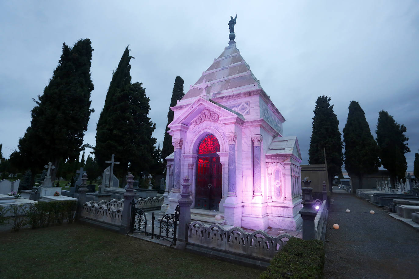 Fotos: Ruta cultural y teatralizada por el cementerio de León