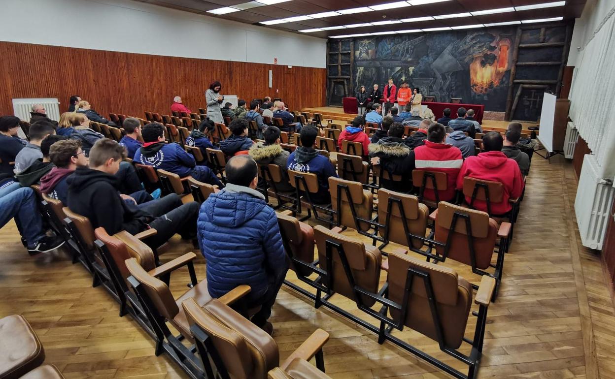 Lectura de un manifiesto y concentración este miércoles en la Escuela de FP de La Robla.