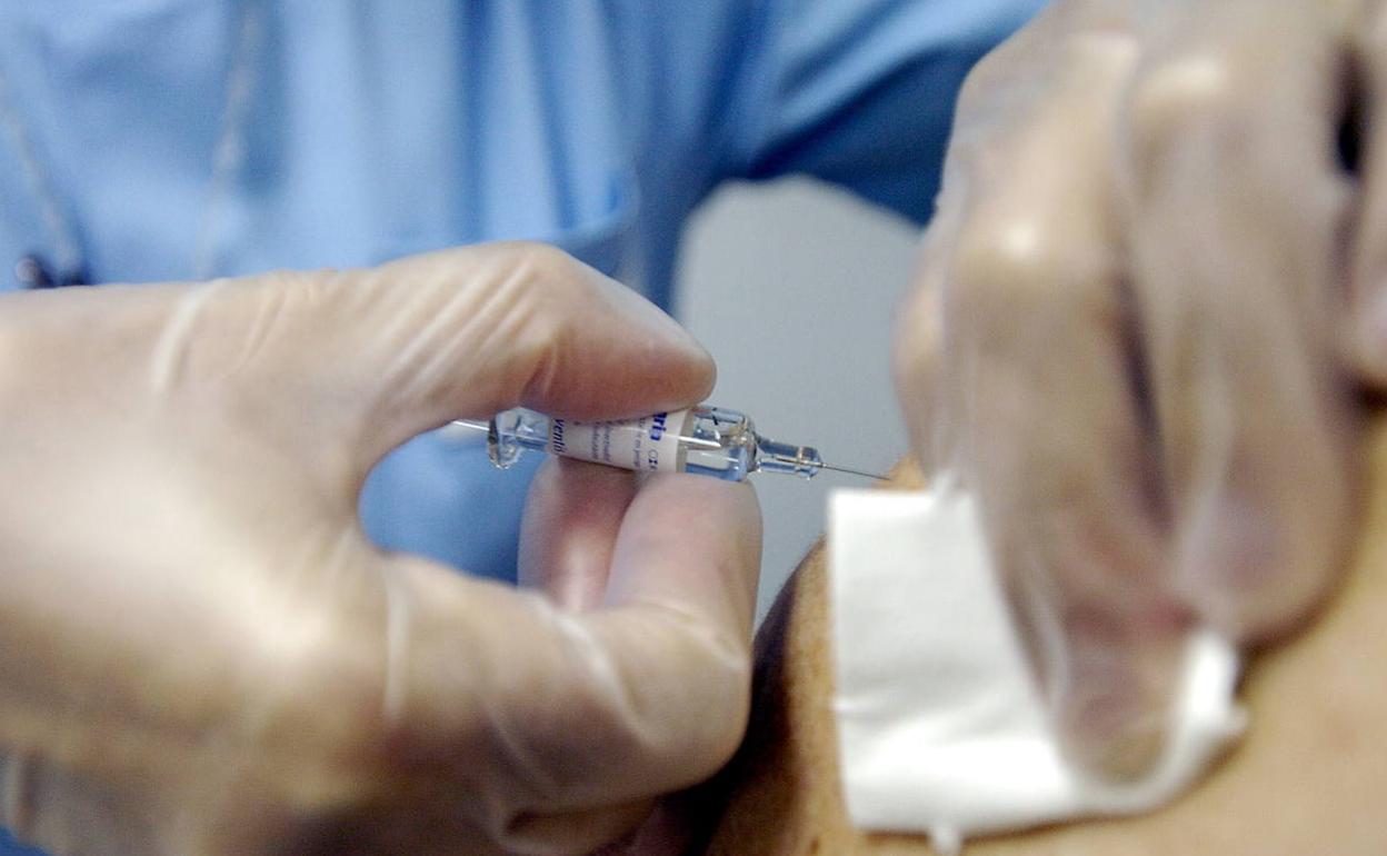 Más de 18.000 niños ya han recibido la nueva vacuna de la meningitis en Castilla y León