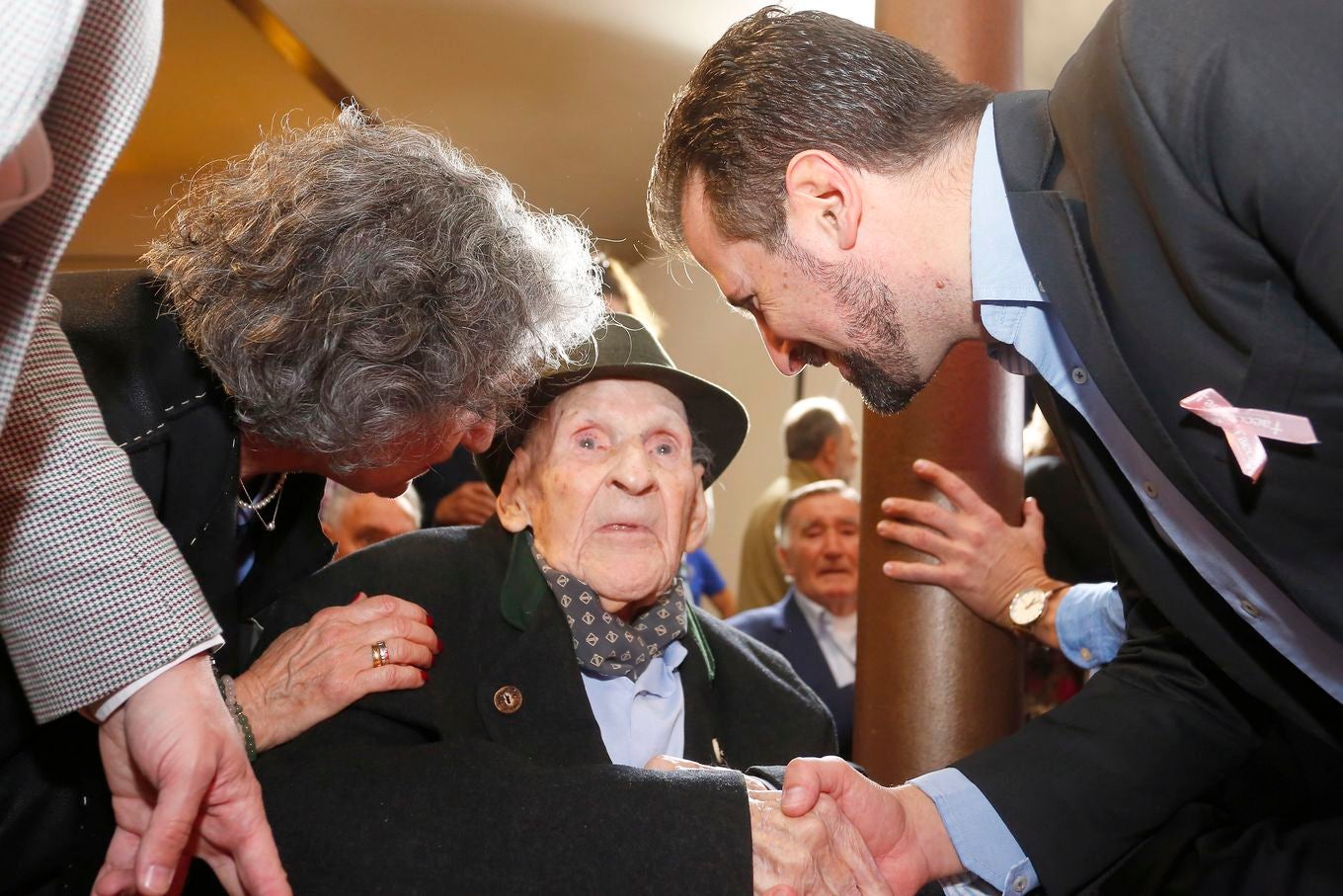 El secretario general del PSCyL, Luis Tudanca, participa en un acto homenaje a mayores en León.