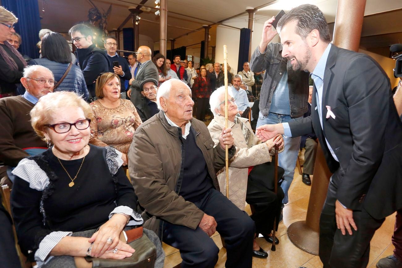 El secretario general del PSCyL, Luis Tudanca, participa en un acto homenaje a mayores en León.