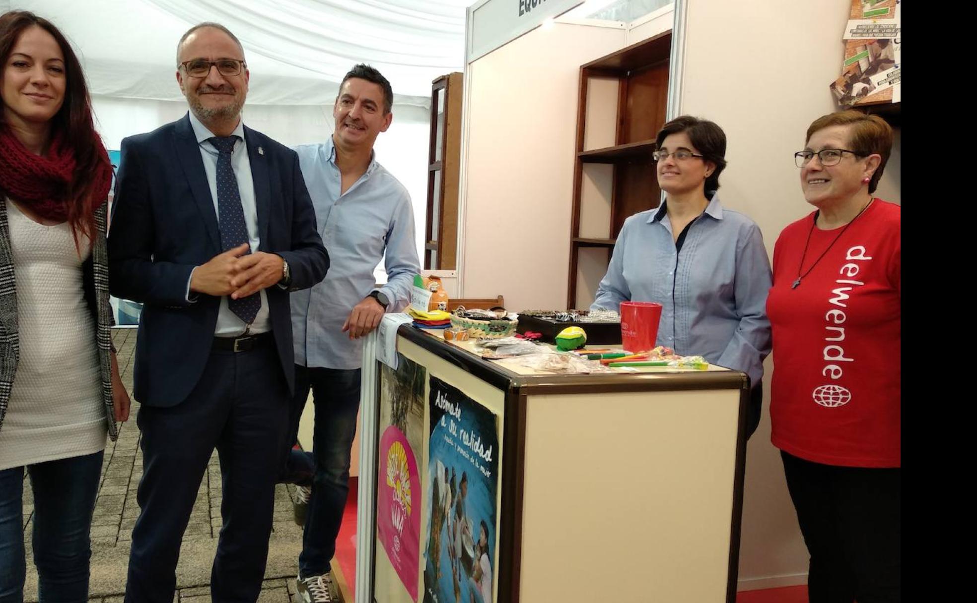 El alcalde y la concejala de Bienestar Social, en la inauguración de las Jornadas de Cooperación Internacional al Desarrollo.