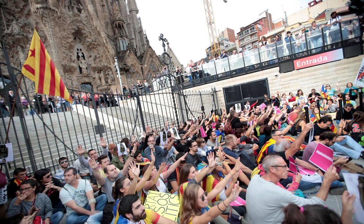 Protesta este viernes ante la Sagrada Familia.