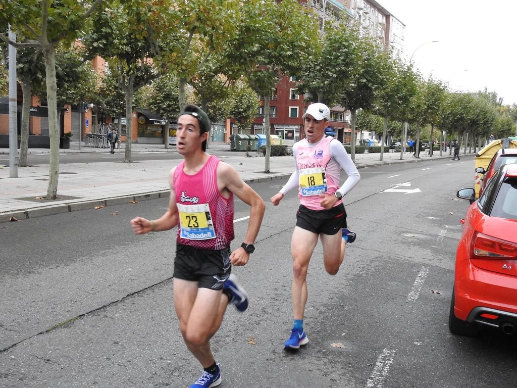 León se ha convertido de nuevo en el escenario para una gran cita del atletismo. Brillantes 10 kilómetros en la ciudad.