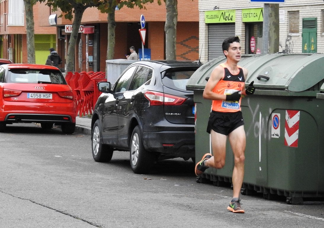 León se ha convertido de nuevo en el escenario para una gran cita del atletismo. Brillantes 10 kilómetros en la ciudad.