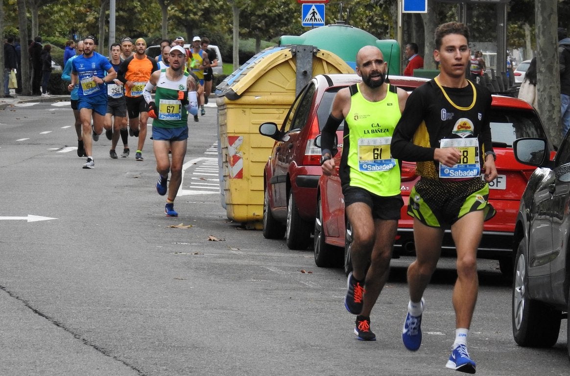 León se ha convertido de nuevo en el escenario para una gran cita del atletismo. Brillantes 10 kilómetros en la ciudad.