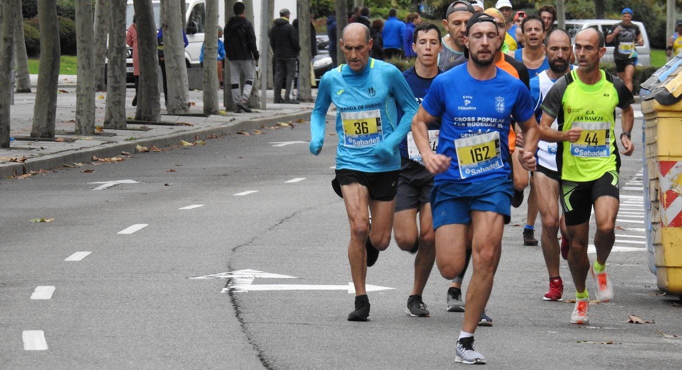 León se ha convertido de nuevo en el escenario para una gran cita del atletismo. Brillantes 10 kilómetros en la ciudad.