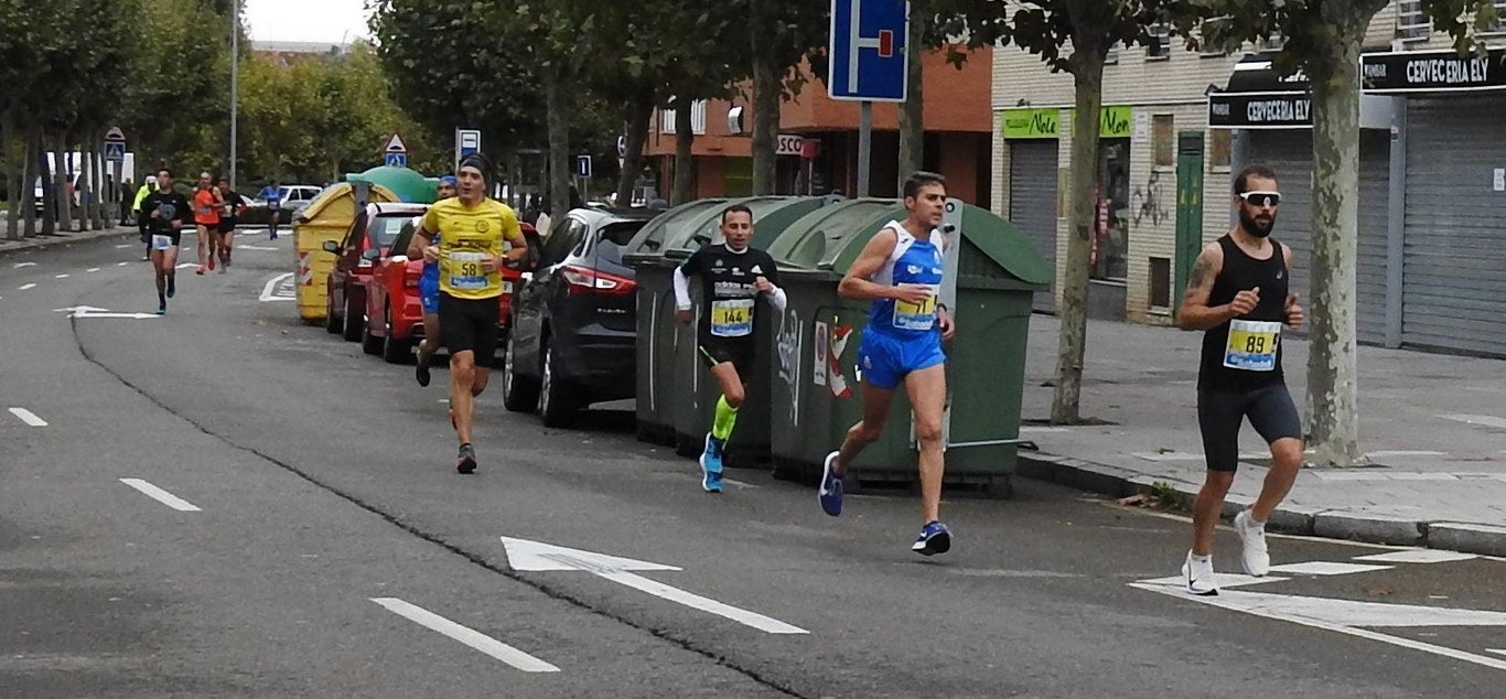 León se ha convertido de nuevo en el escenario para una gran cita del atletismo. Brillantes 10 kilómetros en la ciudad.