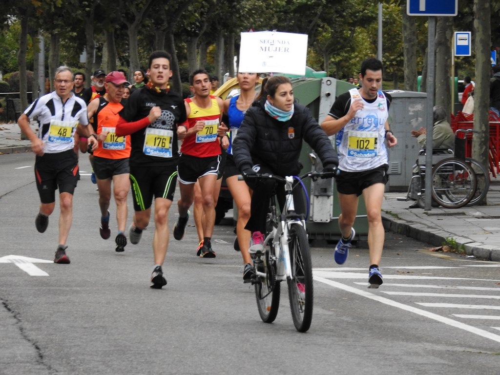 León se ha convertido de nuevo en el escenario para una gran cita del atletismo. Brillantes 10 kilómetros en la ciudad.