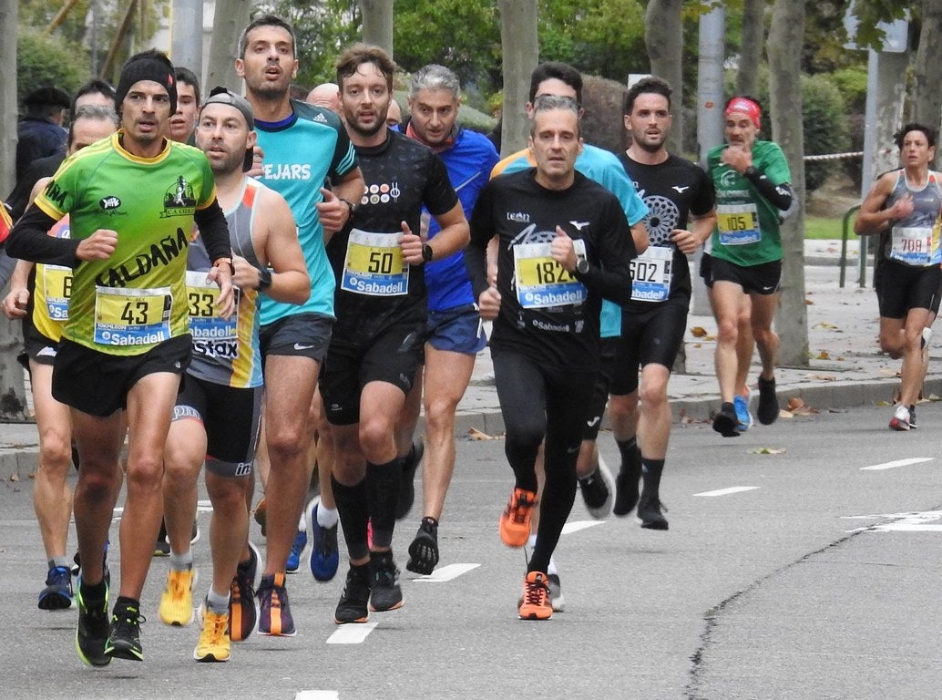 León se ha convertido de nuevo en el escenario para una gran cita del atletismo. Brillantes 10 kilómetros en la ciudad.