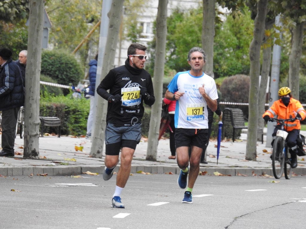 León se ha convertido de nuevo en el escenario para una gran cita del atletismo. Brillantes 10 kilómetros en la ciudad.