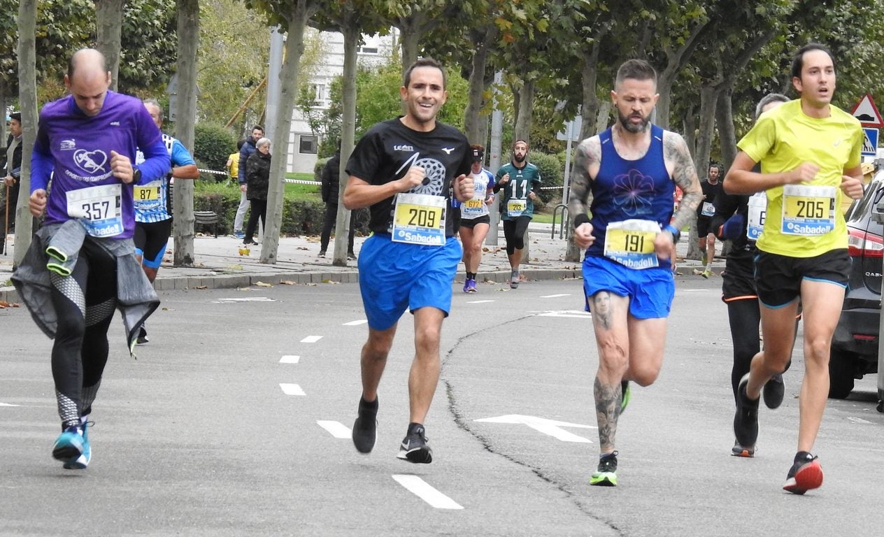 León se ha convertido de nuevo en el escenario para una gran cita del atletismo. Brillantes 10 kilómetros en la ciudad.