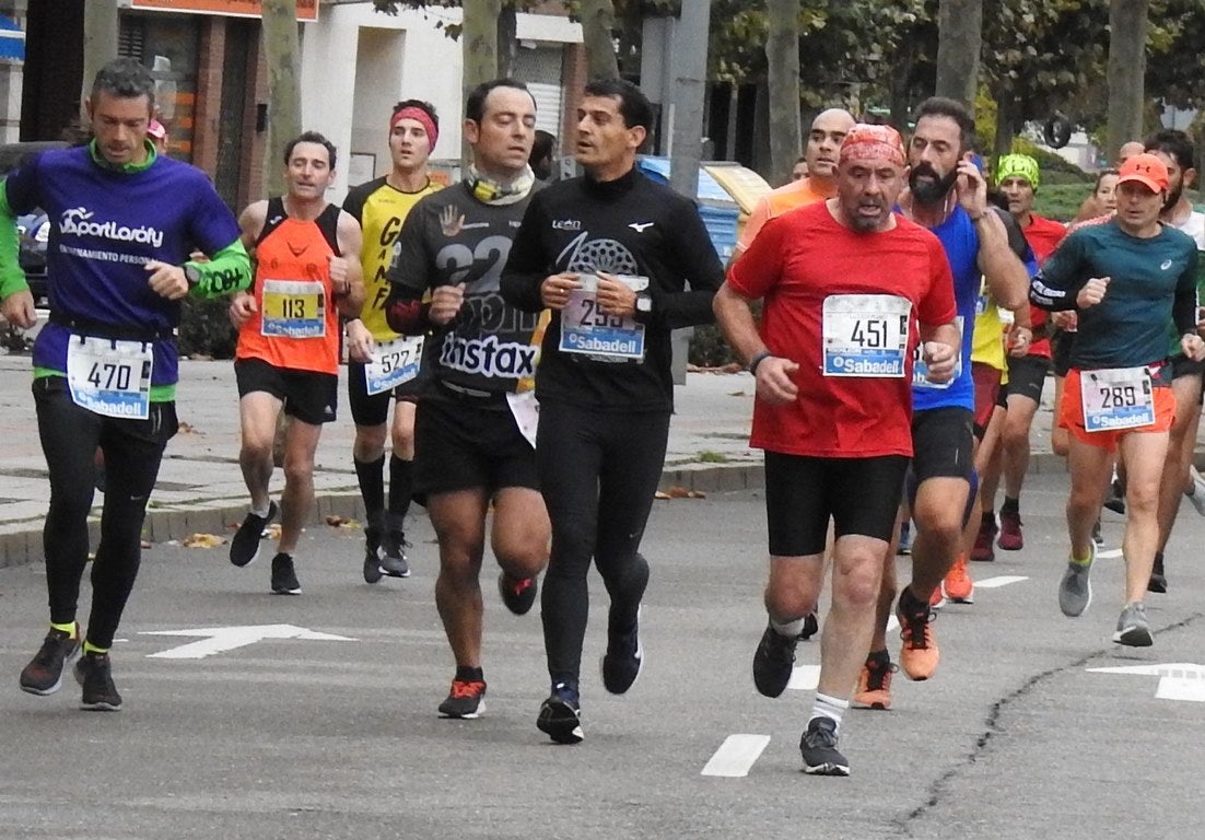 León se ha convertido de nuevo en el escenario para una gran cita del atletismo. Brillantes 10 kilómetros en la ciudad.