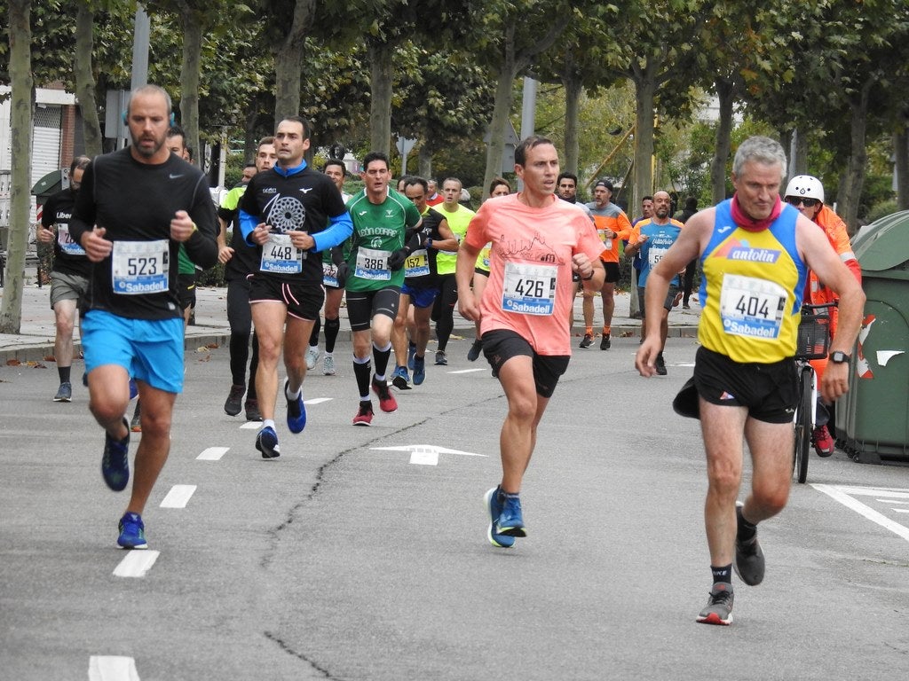 León se ha convertido de nuevo en el escenario para una gran cita del atletismo. Brillantes 10 kilómetros en la ciudad.