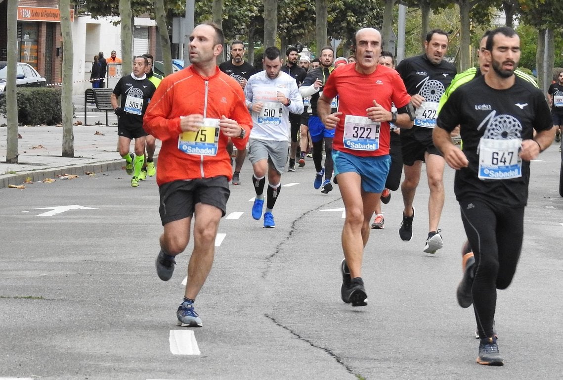 León se ha convertido de nuevo en el escenario para una gran cita del atletismo. Brillantes 10 kilómetros en la ciudad.