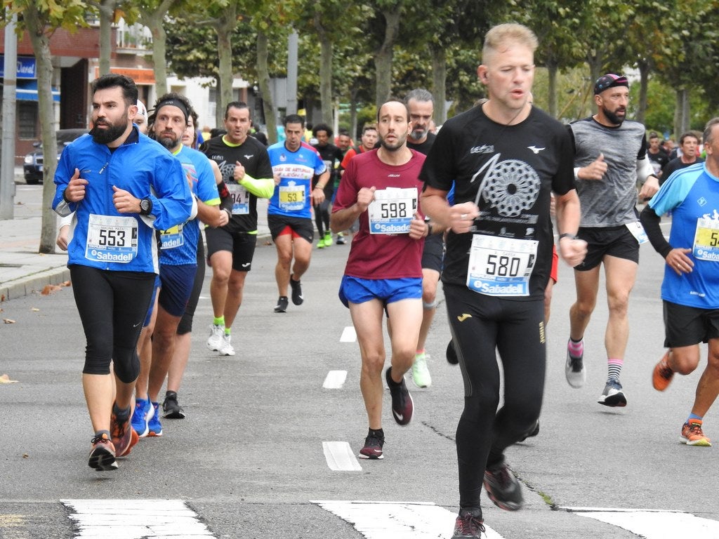 León se ha convertido de nuevo en el escenario para una gran cita del atletismo. Brillantes 10 kilómetros en la ciudad.