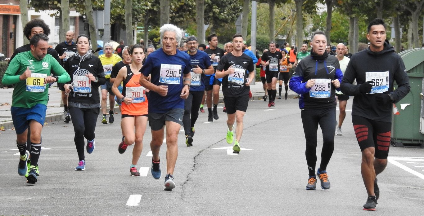 León se ha convertido de nuevo en el escenario para una gran cita del atletismo. Brillantes 10 kilómetros en la ciudad.