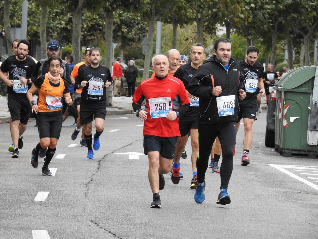 León se ha convertido de nuevo en el escenario para una gran cita del atletismo. Brillantes 10 kilómetros en la ciudad.