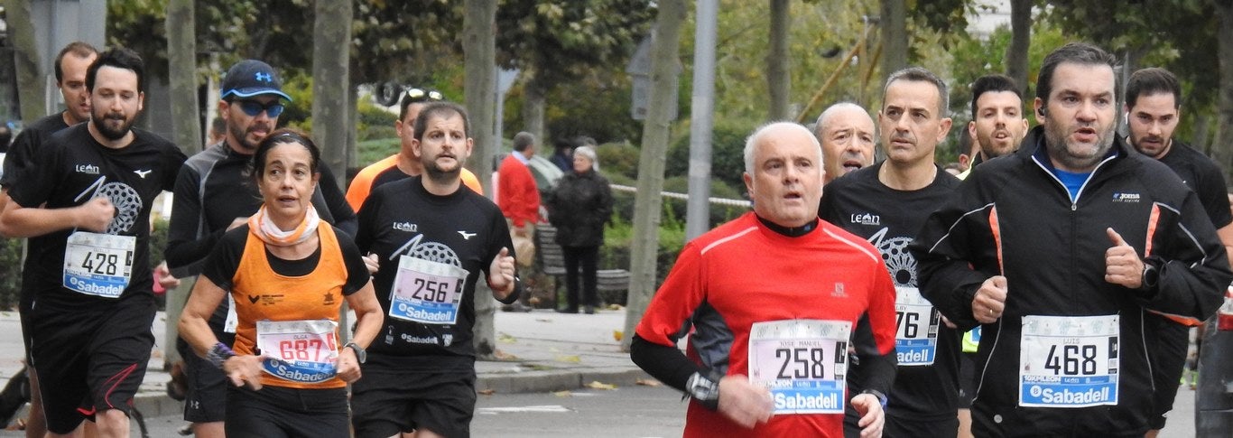 León se ha convertido de nuevo en el escenario para una gran cita del atletismo. Brillantes 10 kilómetros en la ciudad.