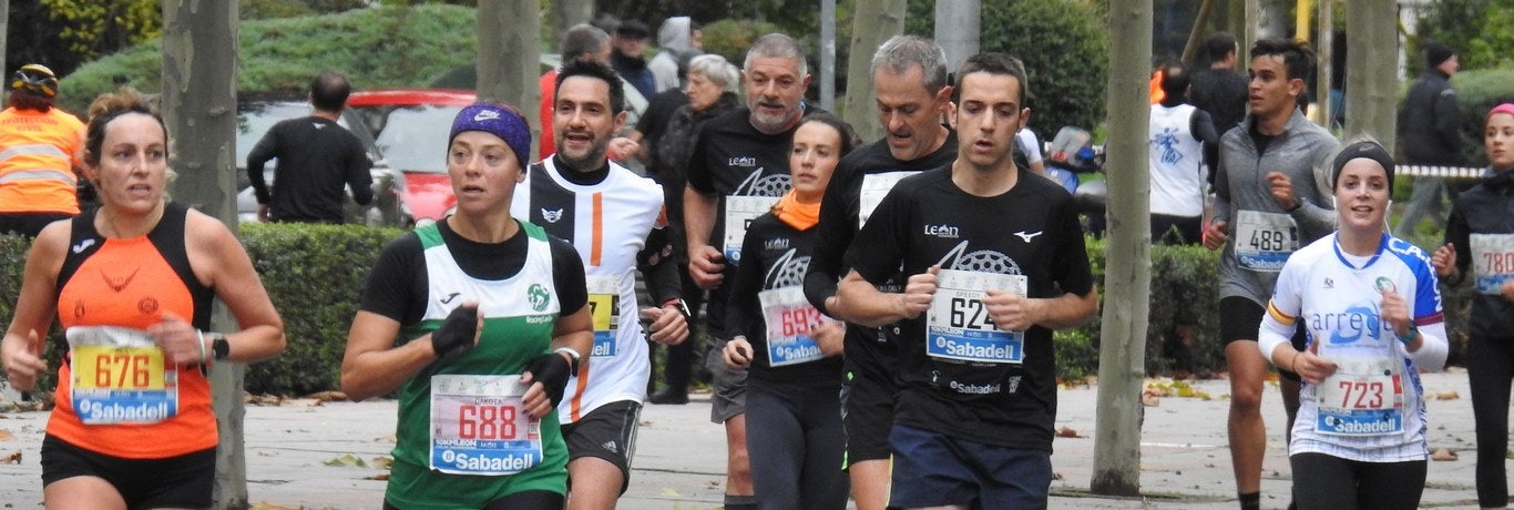 León se ha convertido de nuevo en el escenario para una gran cita del atletismo. Brillantes 10 kilómetros en la ciudad.