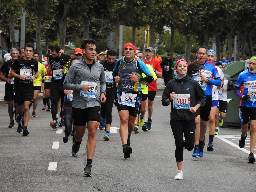 León se ha convertido de nuevo en el escenario para una gran cita del atletismo. Brillantes 10 kilómetros en la ciudad.