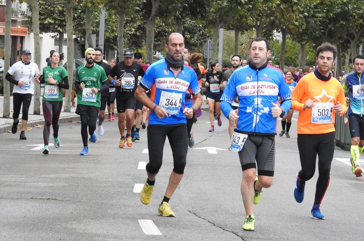 León se ha convertido de nuevo en el escenario para una gran cita del atletismo. Brillantes 10 kilómetros en la ciudad.