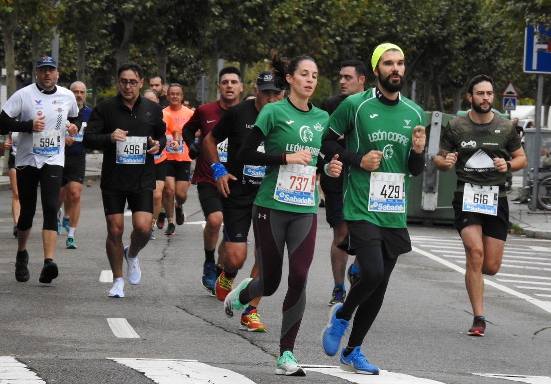 León se ha convertido de nuevo en el escenario para una gran cita del atletismo. Brillantes 10 kilómetros en la ciudad.