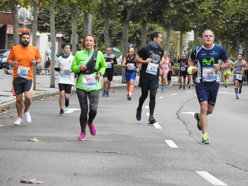 León se ha convertido de nuevo en el escenario para una gran cita del atletismo. Brillantes 10 kilómetros en la ciudad.