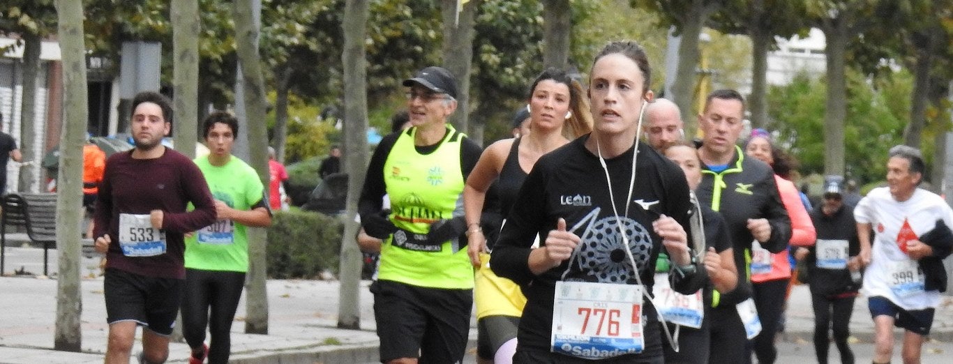 León se ha convertido de nuevo en el escenario para una gran cita del atletismo. Brillantes 10 kilómetros en la ciudad.