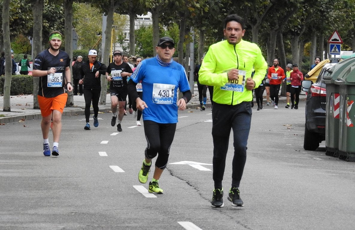 León se ha convertido de nuevo en el escenario para una gran cita del atletismo. Brillantes 10 kilómetros en la ciudad.