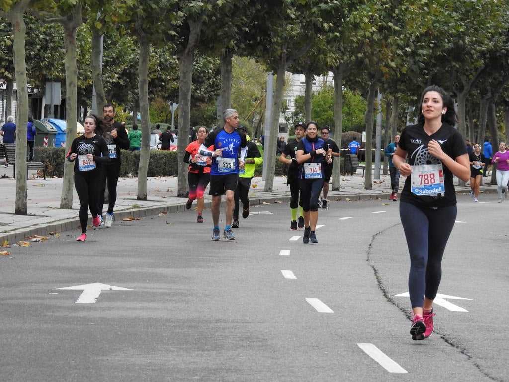 León se ha convertido de nuevo en el escenario para una gran cita del atletismo. Brillantes 10 kilómetros en la ciudad.