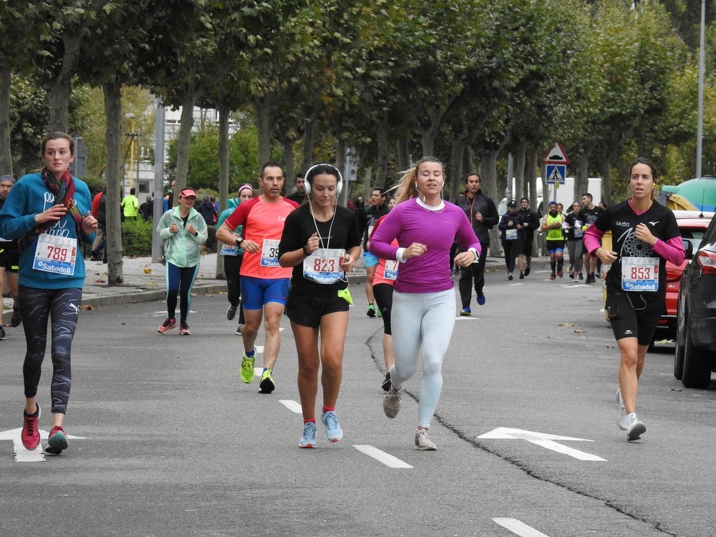 León se ha convertido de nuevo en el escenario para una gran cita del atletismo. Brillantes 10 kilómetros en la ciudad.