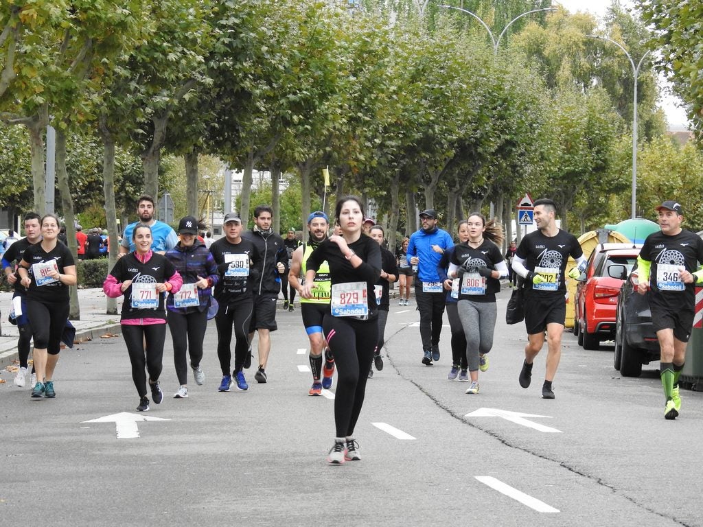 León se ha convertido de nuevo en el escenario para una gran cita del atletismo. Brillantes 10 kilómetros en la ciudad.