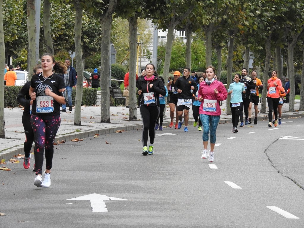 León se ha convertido de nuevo en el escenario para una gran cita del atletismo. Brillantes 10 kilómetros en la ciudad.