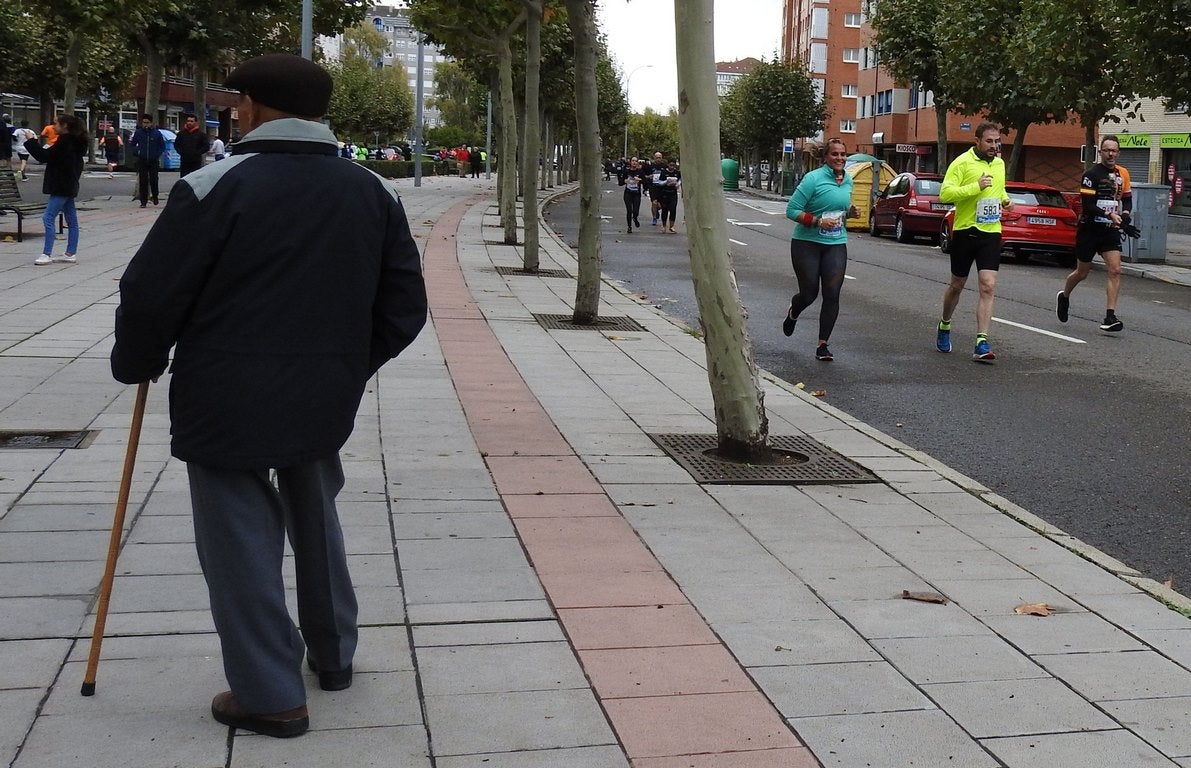 León se ha convertido de nuevo en el escenario para una gran cita del atletismo. Brillantes 10 kilómetros en la ciudad.