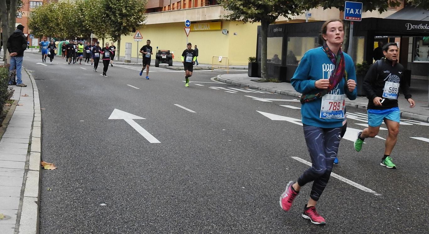 León se ha convertido de nuevo en el escenario para una gran cita del atletismo. Brillantes 10 kilómetros en la ciudad.