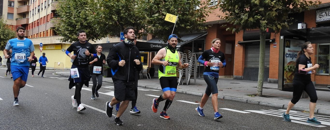 León se ha convertido de nuevo en el escenario para una gran cita del atletismo. Brillantes 10 kilómetros en la ciudad.