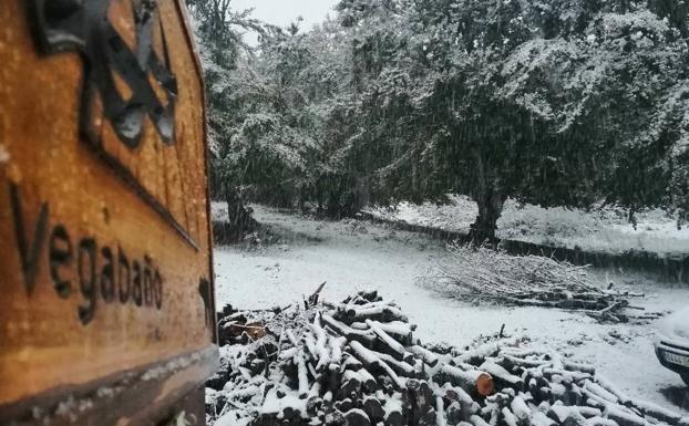 Galería. Primeras nieves en el refugio de Vegabaño, en los Picos de Europa. 