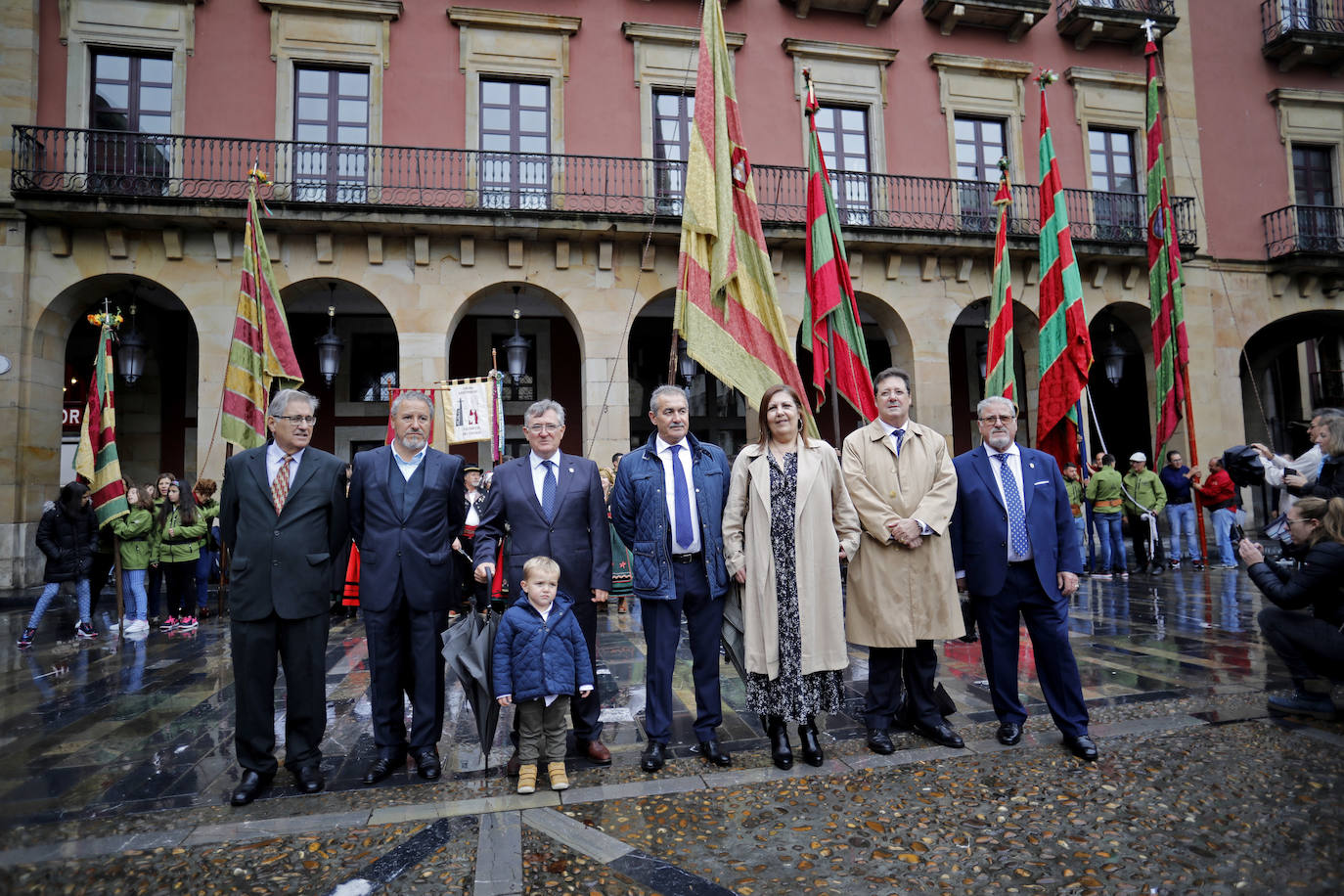 Siete estandartes de la comarca de Valverde del Camino paticiparon este año en las fiestas patronales de Casa de León en Asturias.