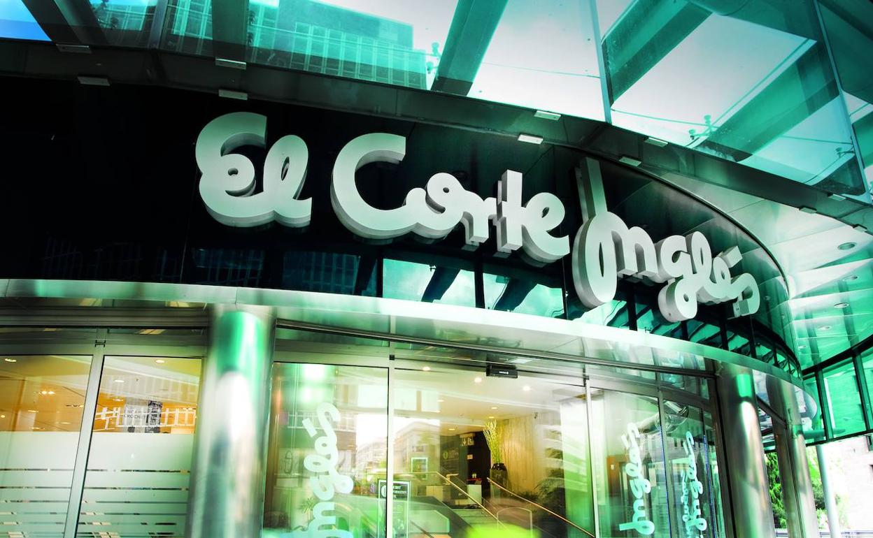 El Corte Inglés celebra el Día Mundial del Ahorro Energético apagando las fachadas de sus centros comerciales